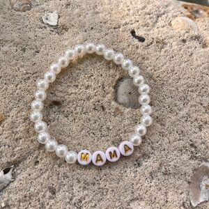 Pearl Beaded Bracelet with 'MAMA' Letters